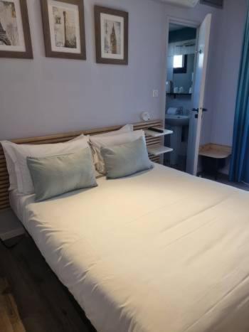 Hotel Cantosorgue LʼIsle-sur-la-Sorgue Esterno foto
