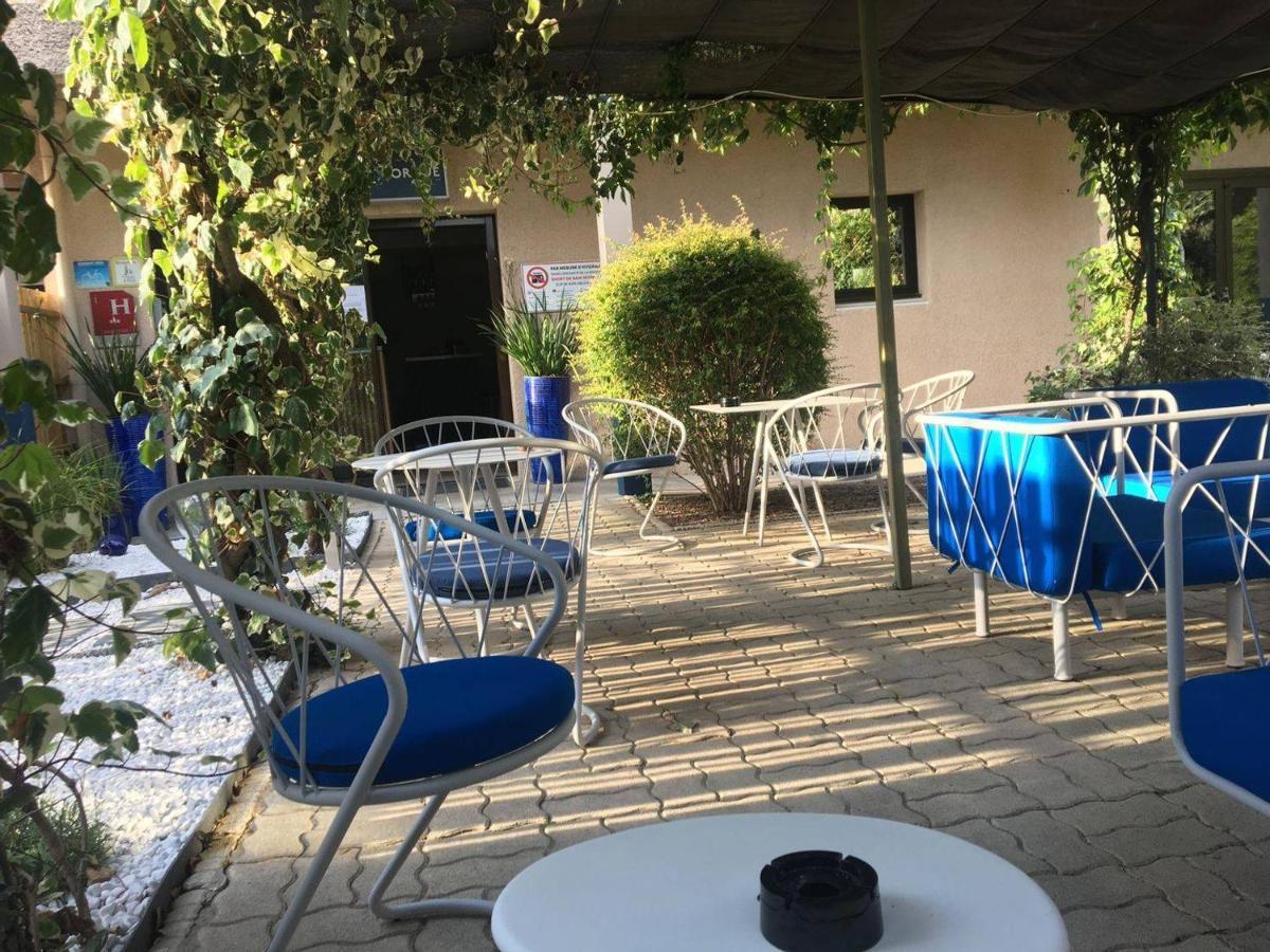 Hotel Cantosorgue LʼIsle-sur-la-Sorgue Esterno foto
